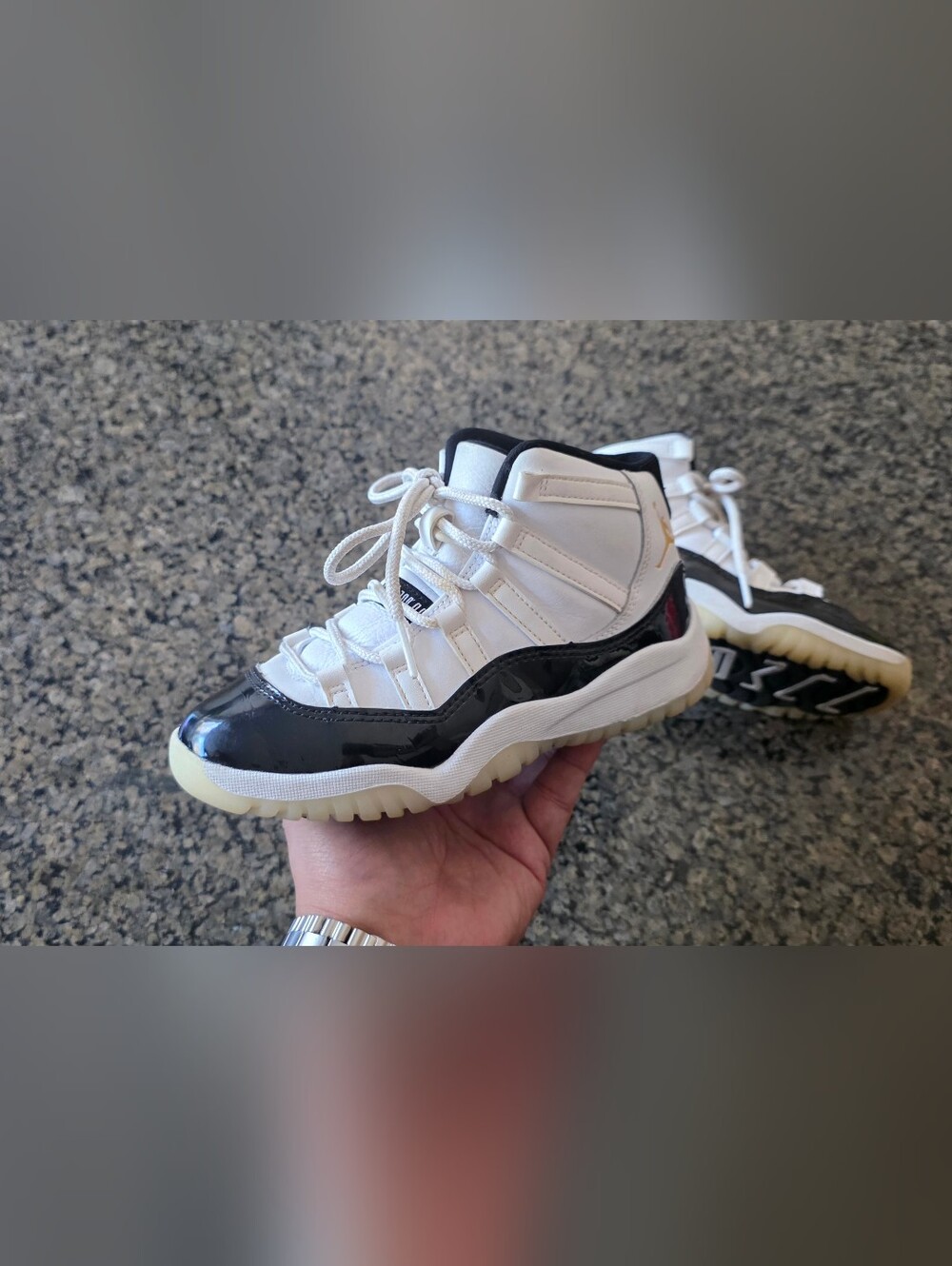 Nike  Air Jordan 11 Retro PS Gratitude Defining Moments 378039-170 size 1Y kids